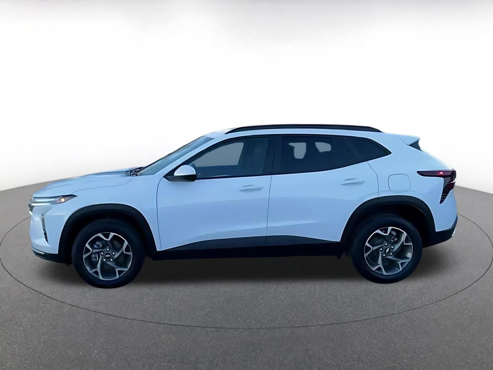 Used 2025 Chevrolet Trax LT image 7