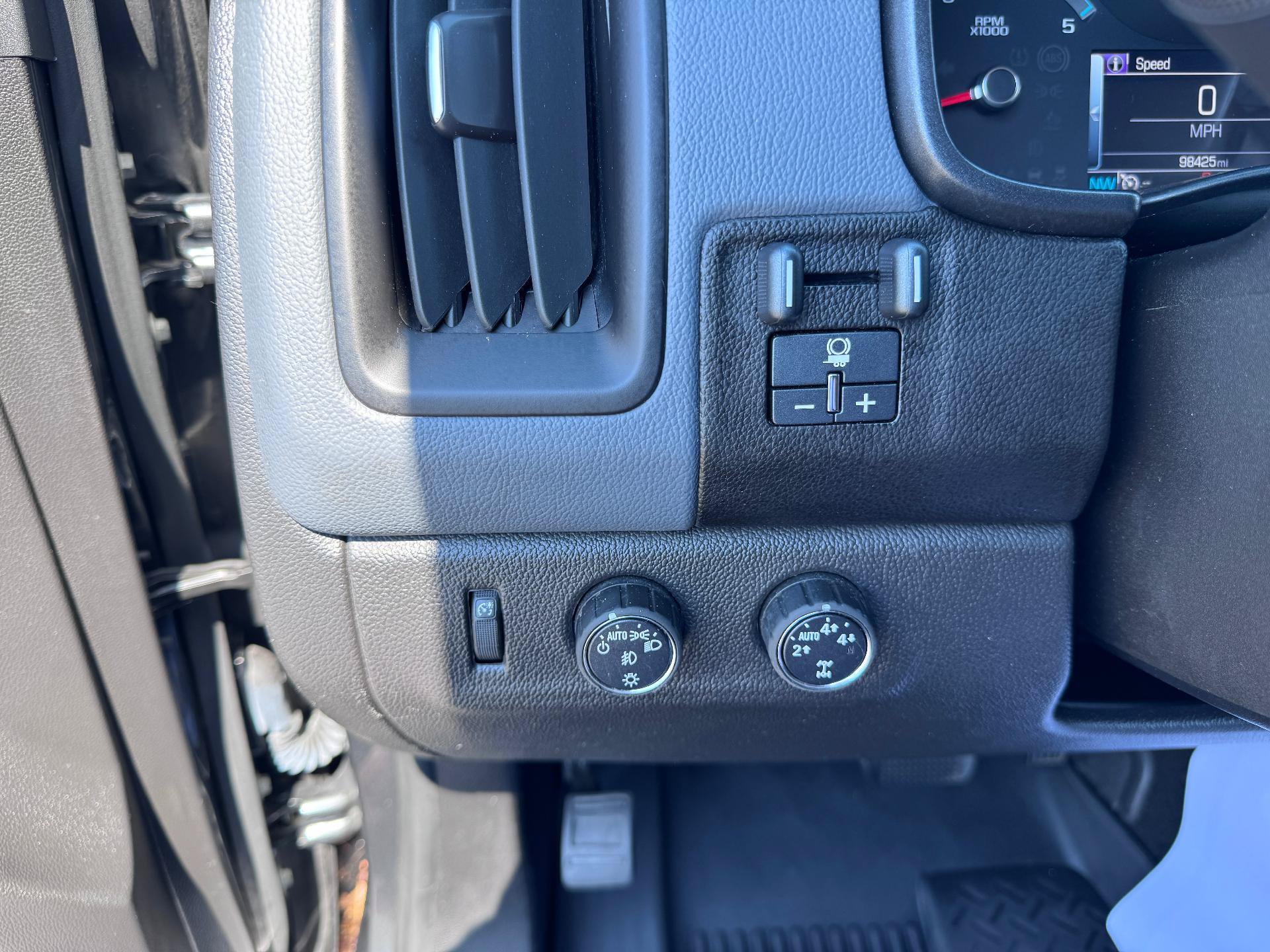 Used 2016 Chevrolet Colorado Z71 AWD/4WD image 25