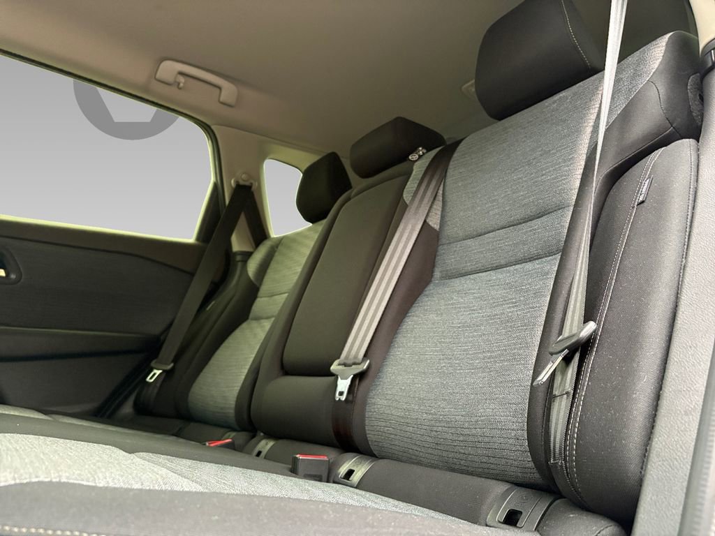 Used 2023 Nissan Rogue SV image 4