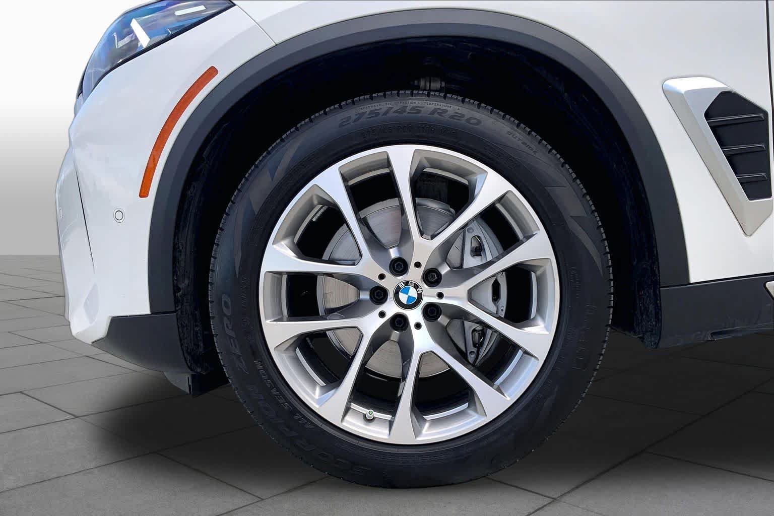 Used 2024 BMW X5 xDrive40i w/ Premium Package AWD/4WD image 11