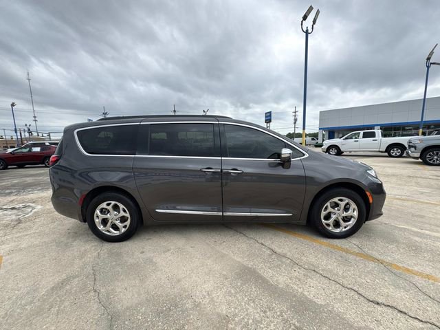 Used 2022 Chrysler Pacifica Limited AWD/4WD image 8