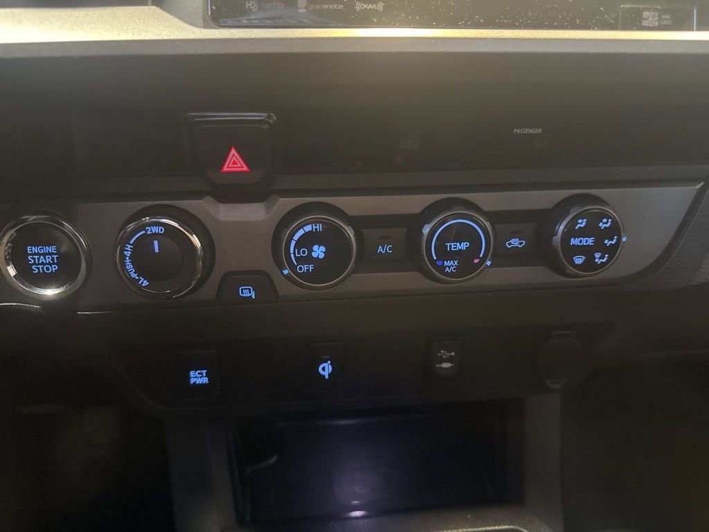 Used 2016 Toyota Tacoma TRD Sport w/ Towing Package image 18