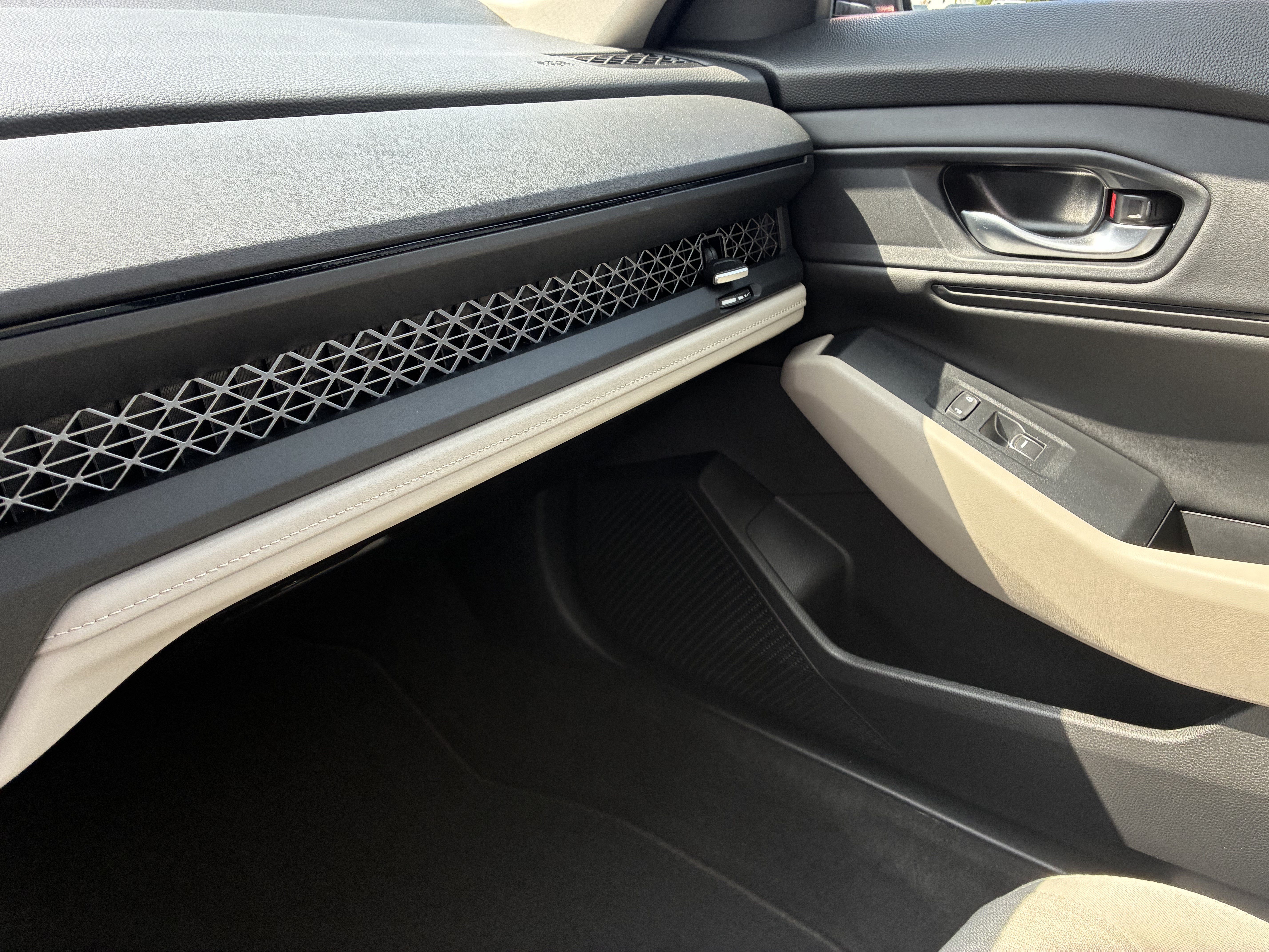 Used 2024 Honda Accord EX image 33