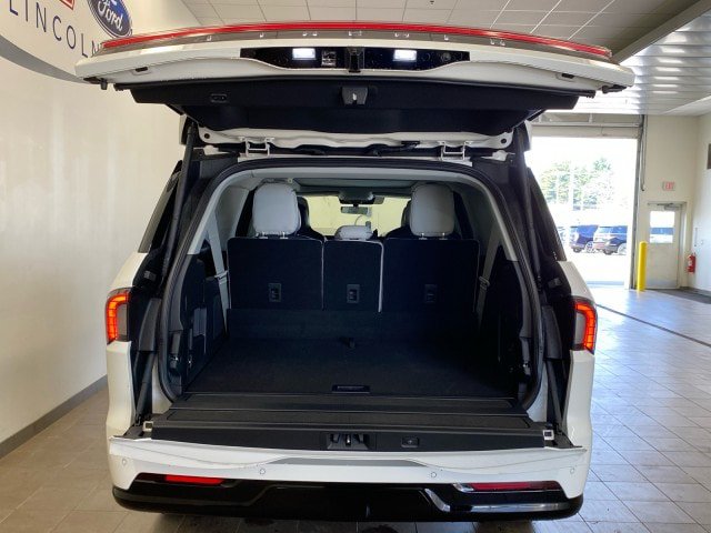 New 2026 Lincoln Navigator L Black Label AWD/4WD image 9