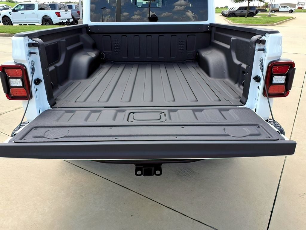 New 2026 Jeep Gladiator Rubicon w/ Steel Power Dome Hood Package AWD/4WD image 19
