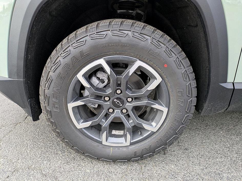 New 2026 Chevrolet Equinox ACTIV w/ Convenience Package III image 11