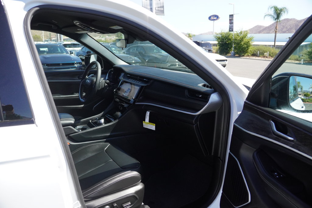 Used 2026 Jeep Grand Cherokee Limited AWD/4WD image 35
