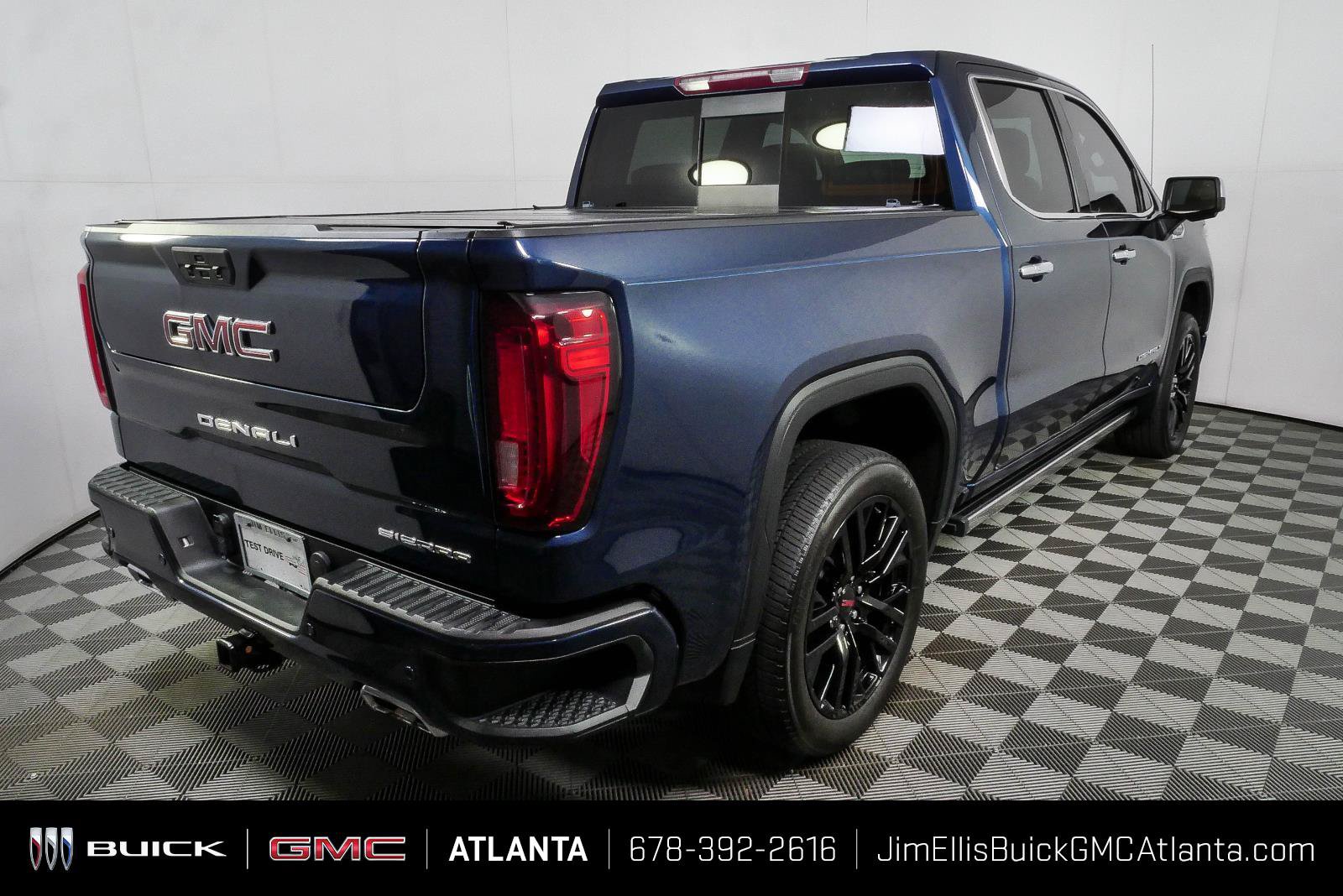 Certified 2022 GMC Sierra 1500 Denali w/ Denali Premium Package AWD/4WD image 3