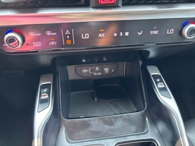 Used 2025 Kia Sorento X-Line EX AWD/4WD image 25