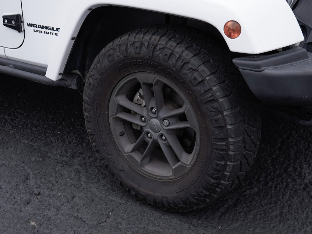 Used 2017 Jeep Wrangler Unlimited Sahara AWD/4WD image 13