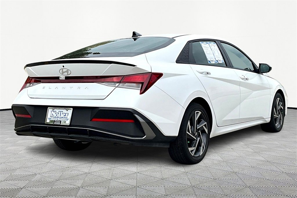 Certified 2025 Hyundai Elantra Sport image 2