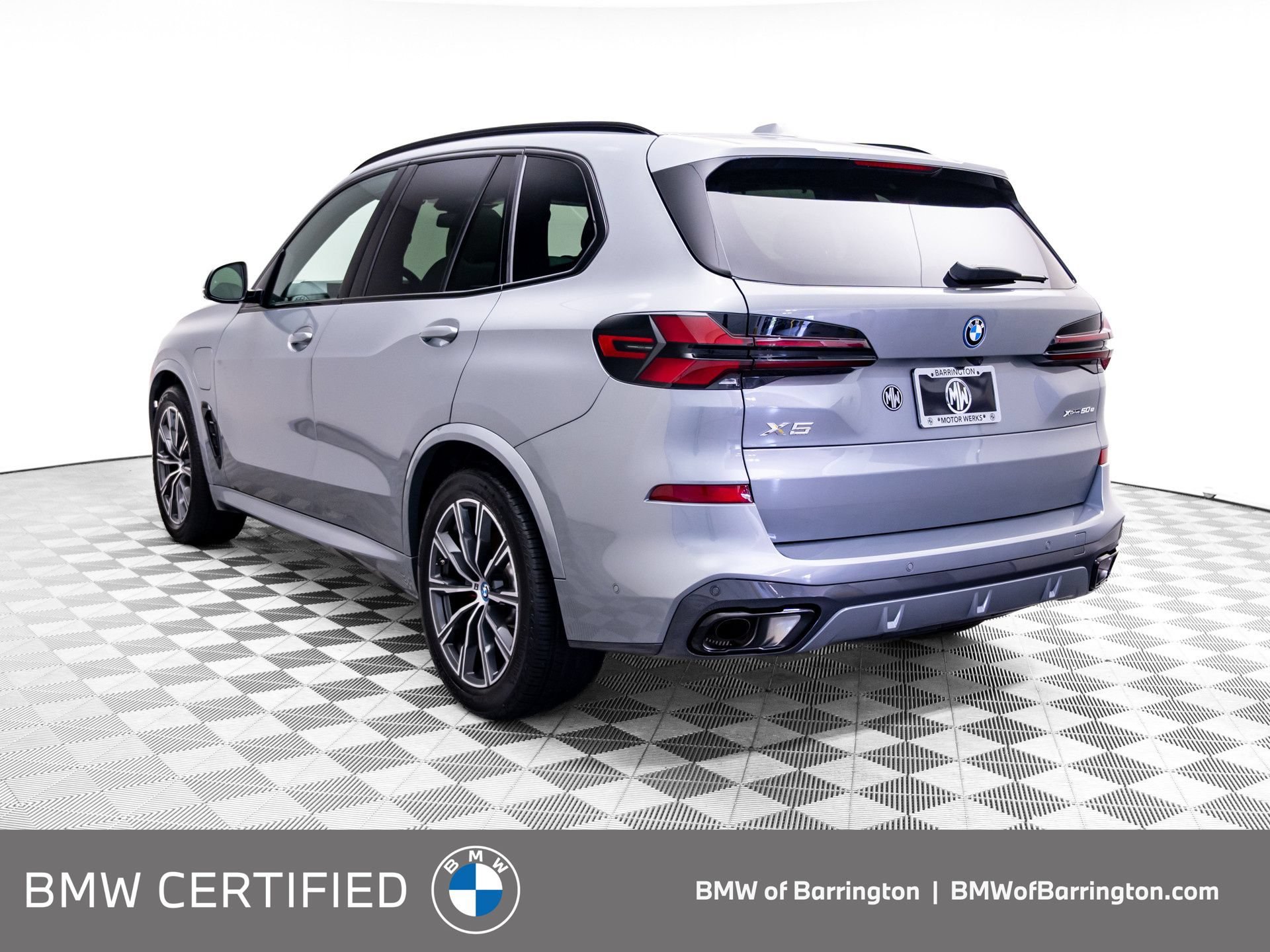 Used 2025 BMW X5 xDrive50e w/ Executive Package AWD/4WD image 3
