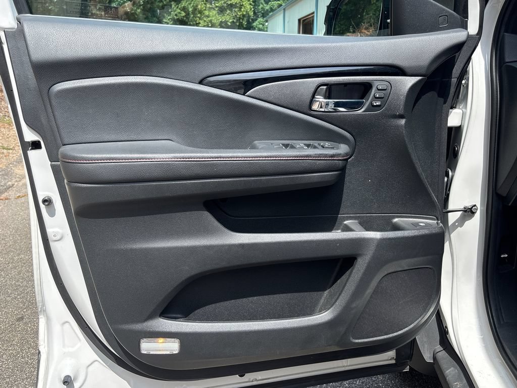 Used 2024 Honda Ridgeline Black Edition image 17