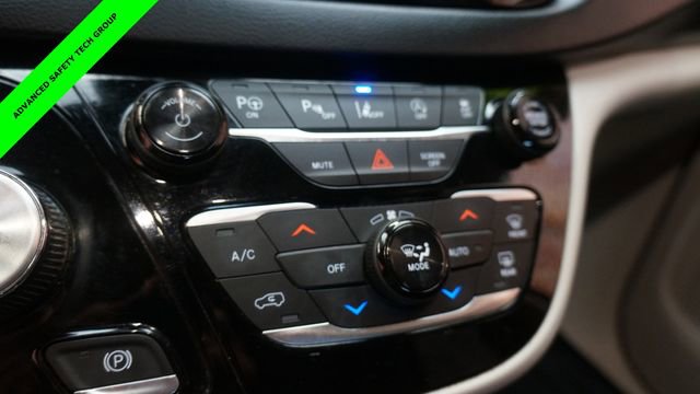 Used 2019 Chrysler Pacifica Touring-L w/ Advanced Safetytec Group image 18