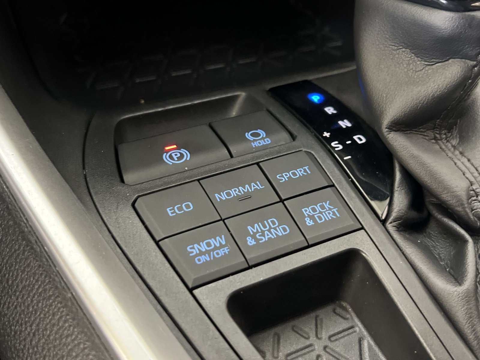 Used 2019 Toyota RAV4 LE w/ All Weather Liner Package AWD/4WD image 30