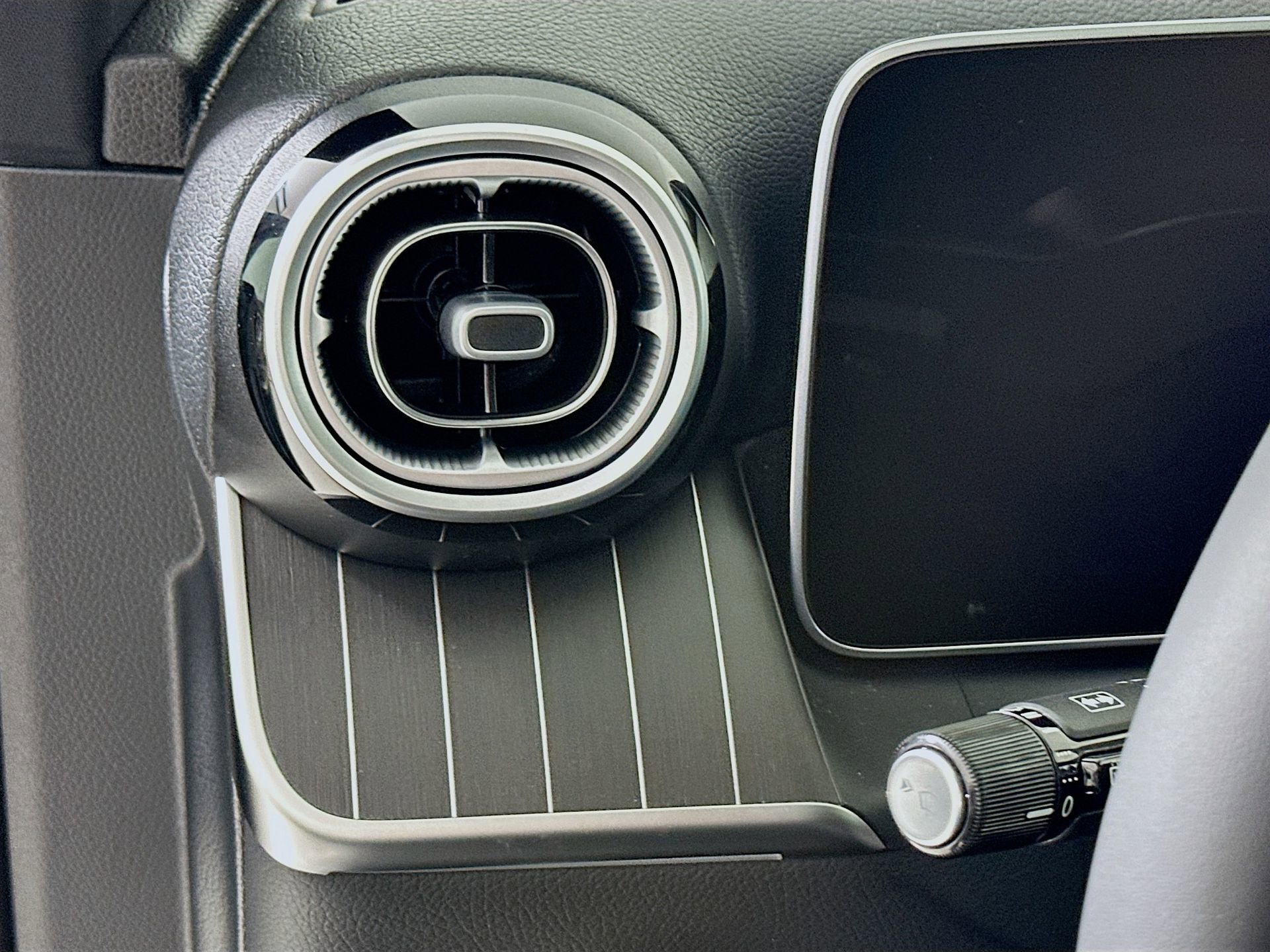 New 2026 Mercedes-Benz GLC 350e 4MATIC image 11