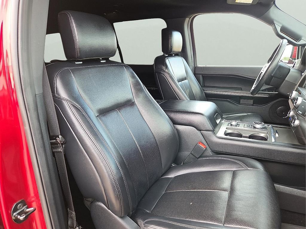 Used 2019 Ford Expedition XLT w/ Equipment Group 202A AWD/4WD image 9