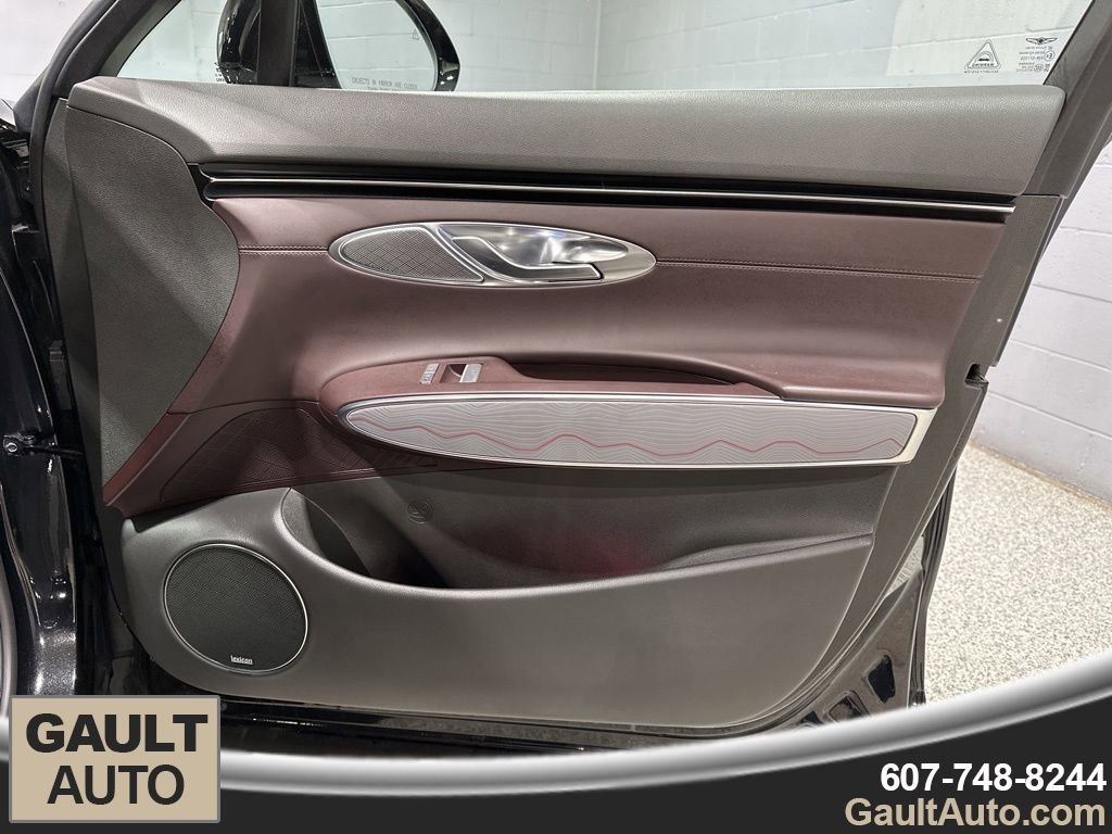 Used 2022 Genesis GV70 2.5T w/ Advanced Package image 19