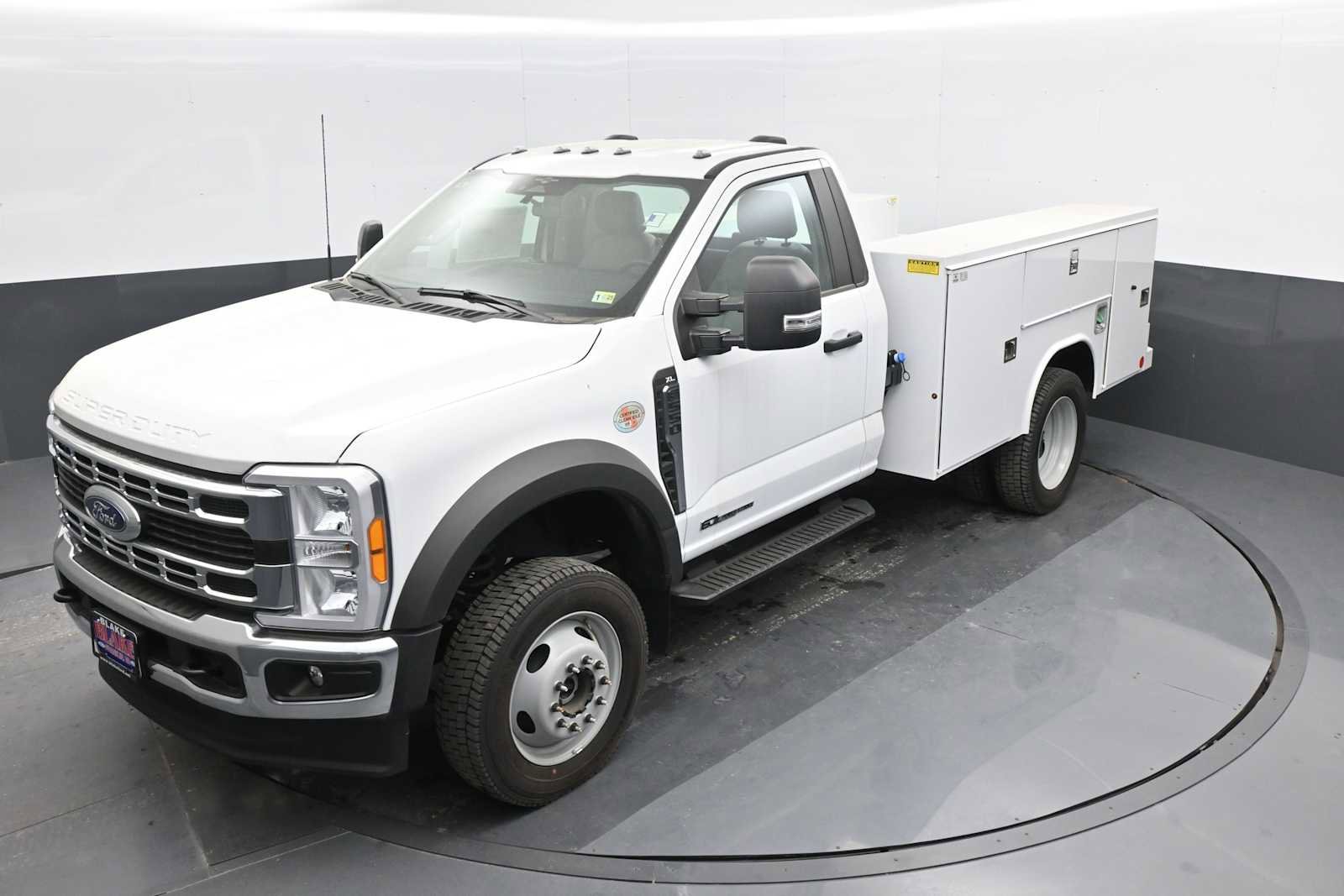 New 2023 Ford F550 4x4 Regular Cab Super Duty image 1