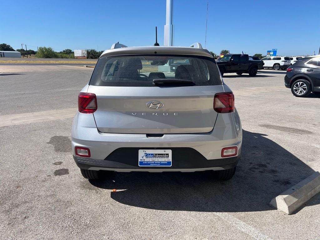 Used 2025 Hyundai Venue SEL FWD image 4