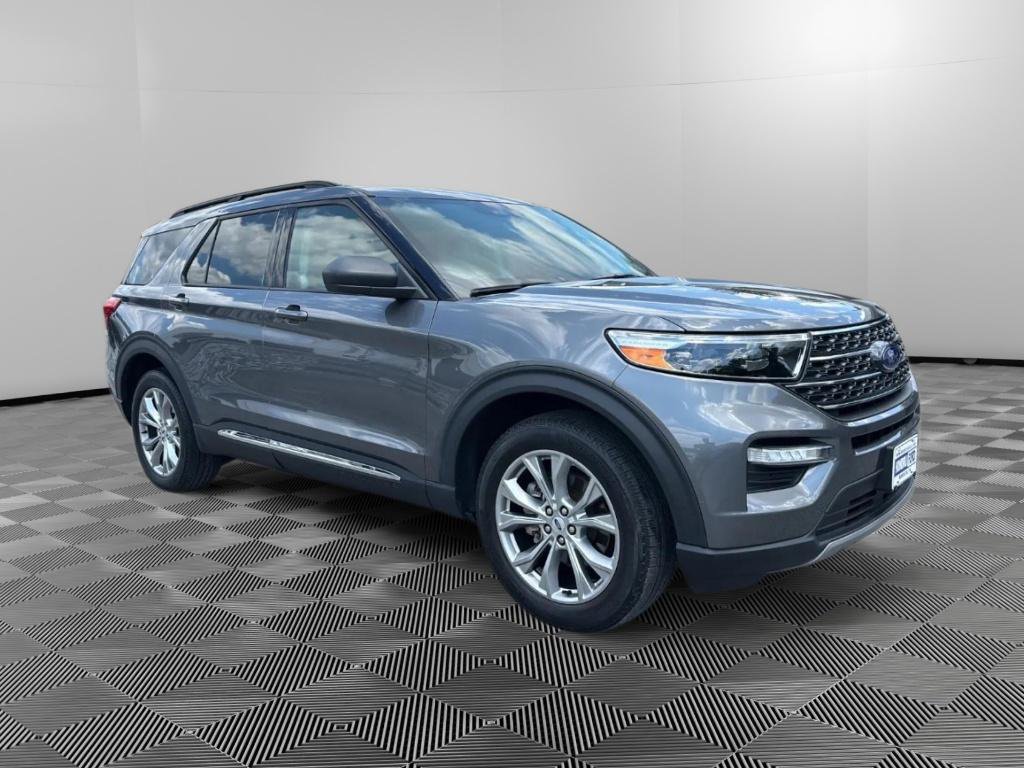 Used 2023 Ford Explorer XLT w/ Equipment Group 202A AWD/4WD image 2