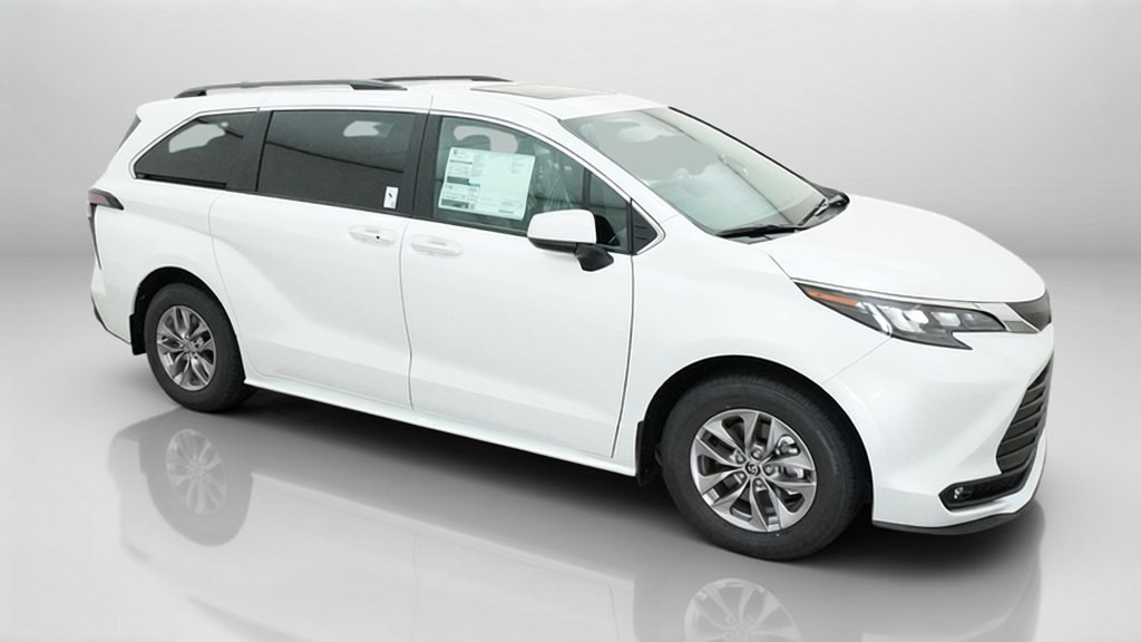 New 2026 Toyota Sienna XLE FWD image 15