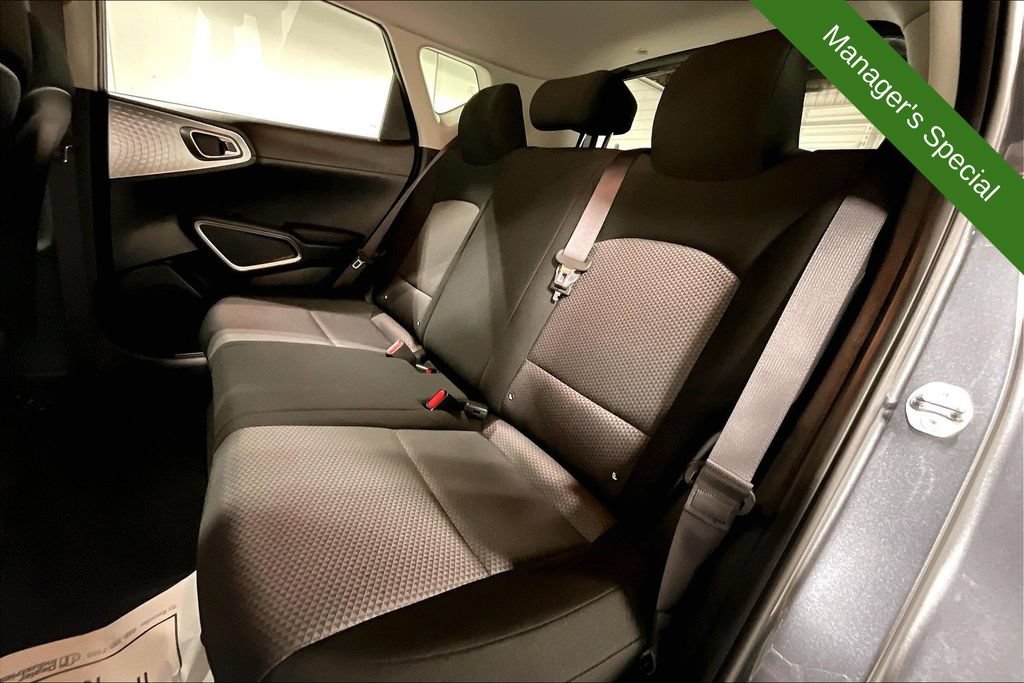 Used 2025 Kia Soul LX w/ LX Technology Package FWD image 31