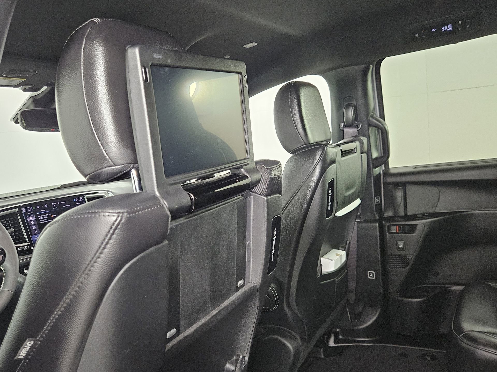 Used 2022 Chrysler Pacifica Touring-L w/ Uconnect Theater Family Group AWD/4WD image 35