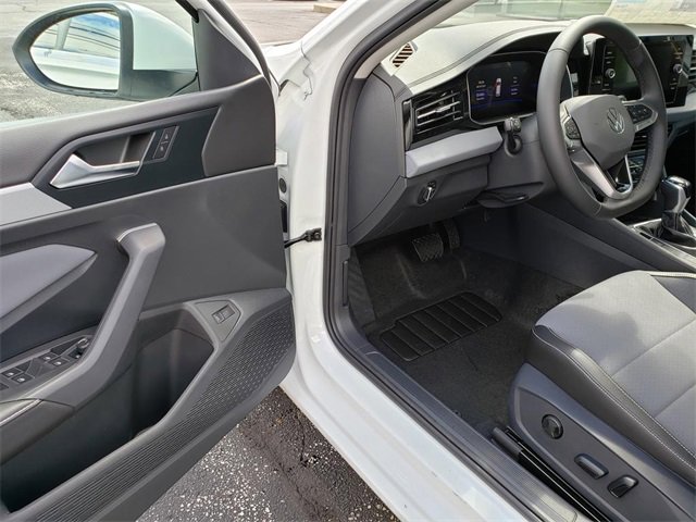 New 2025 Volkswagen Jetta SE image 6