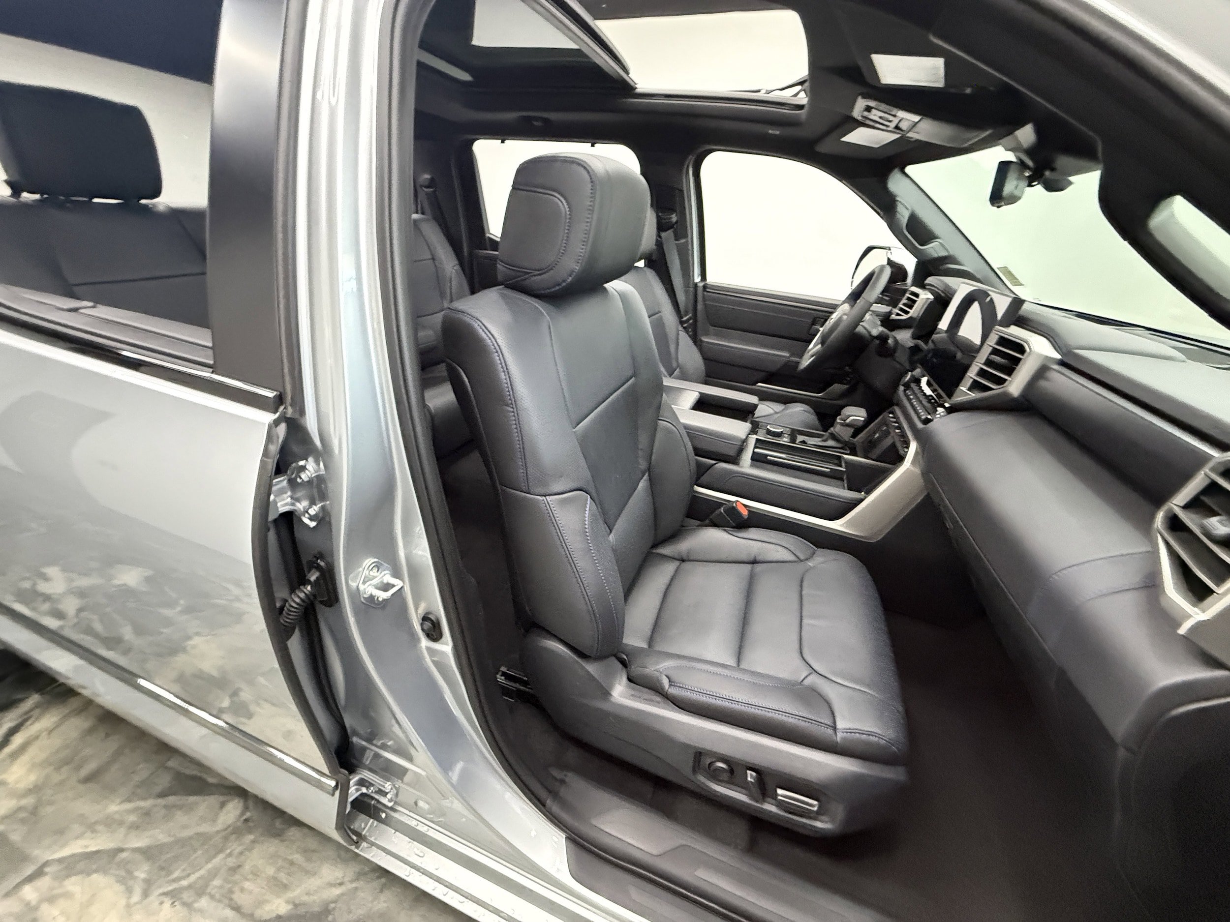 Used 2026 Toyota Tundra Platinum AWD/4WD image 19
