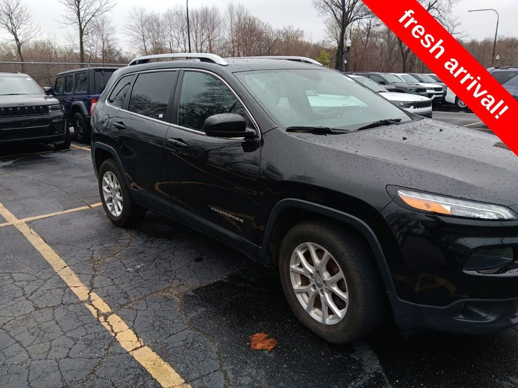 Used 2016 Jeep Cherokee Latitude w/ Cold Weather Group image 2