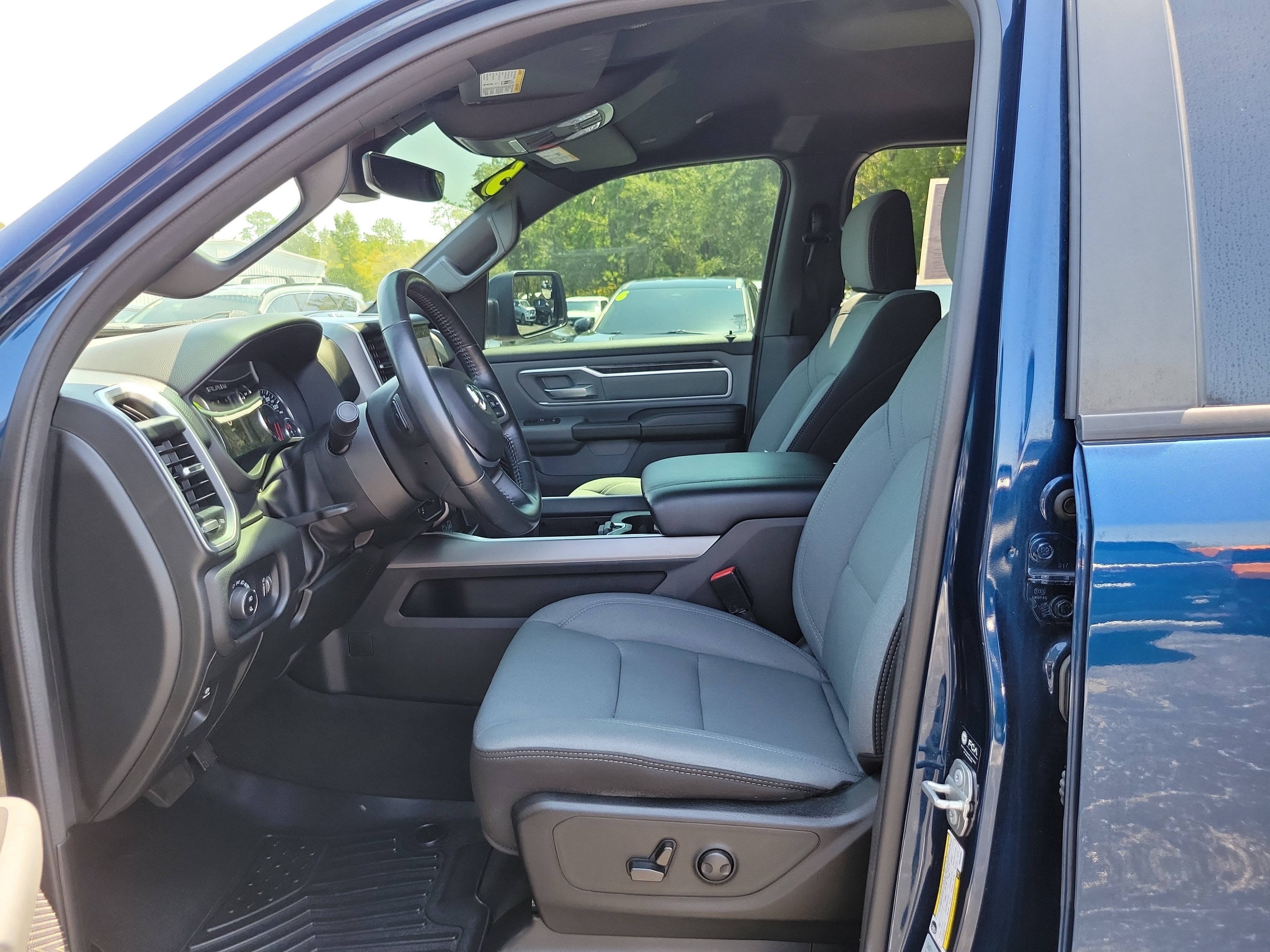 Used 2023 RAM 1500 Big Horn AWD/4WD image 17
