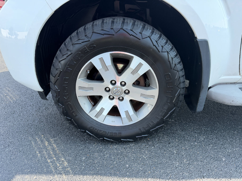 Used 2011 Nissan Pathfinder Silver w/ Protection Pkg AWD/4WD image 9