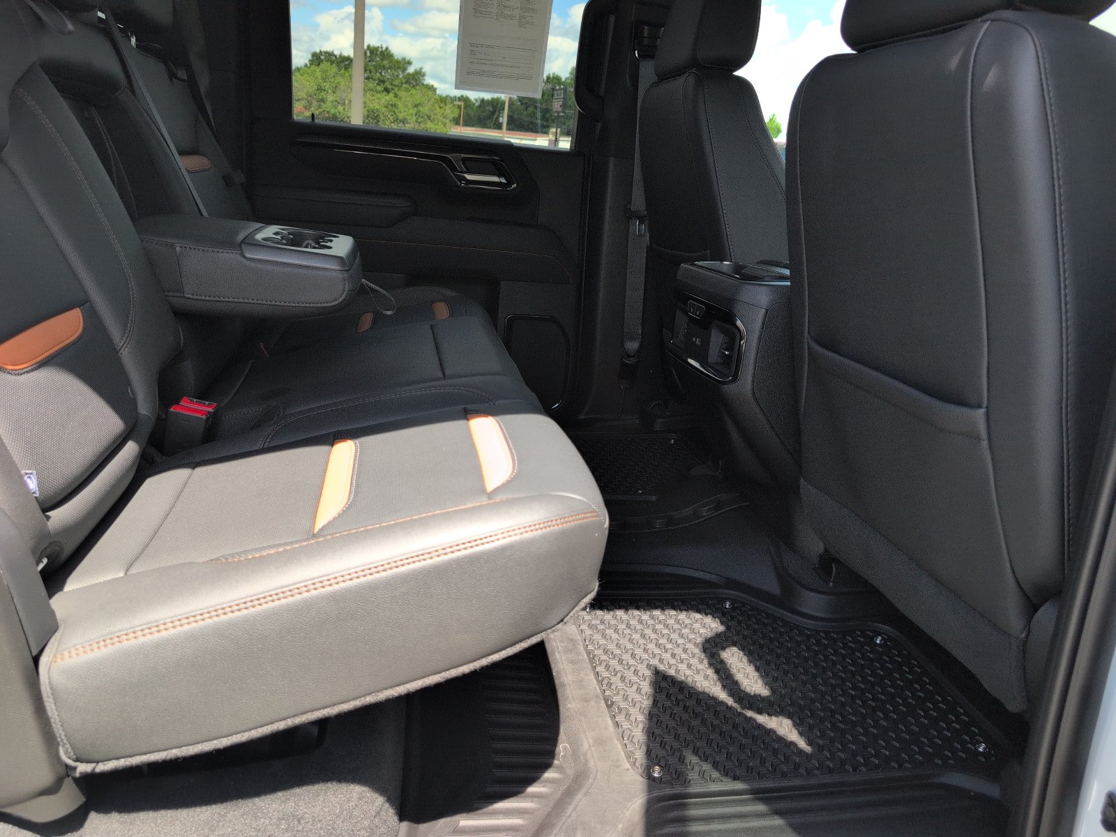 Used 2025 GMC Sierra 2500 AT4 w/ AT4 Premium Plus Package AWD/4WD image 14