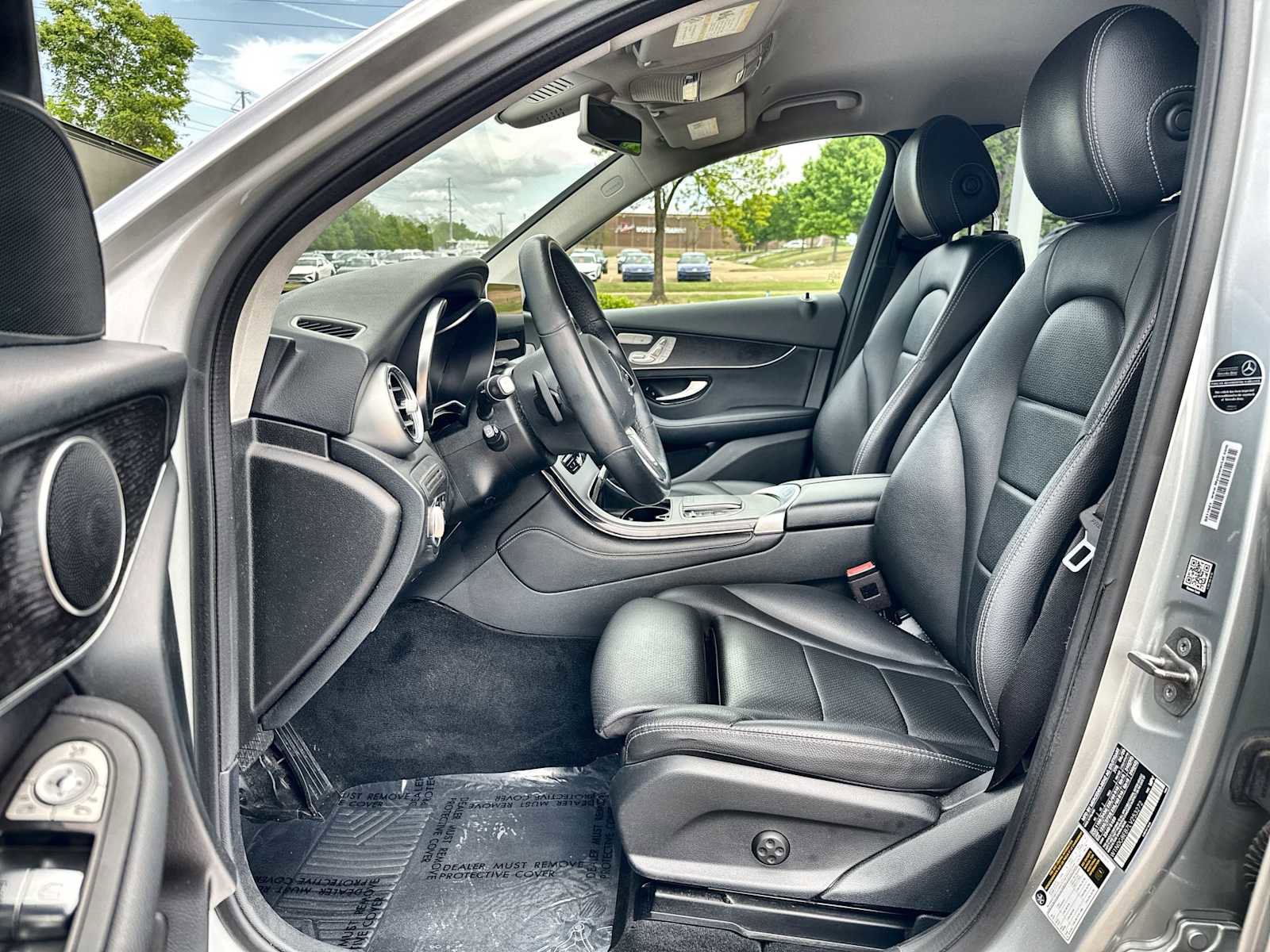 Used 2020 Mercedes-Benz GLC 300 4MATIC image 2