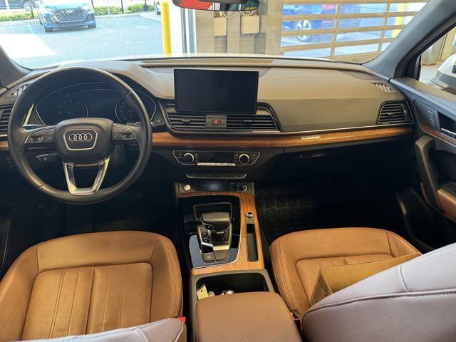 Used 2022 Audi Q5 2.0T Premium w/ Convenience Package AWD/4WD image 11