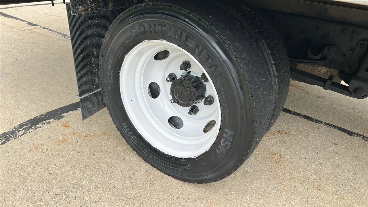 Used 2018 Isuzu NPR RWD image 7