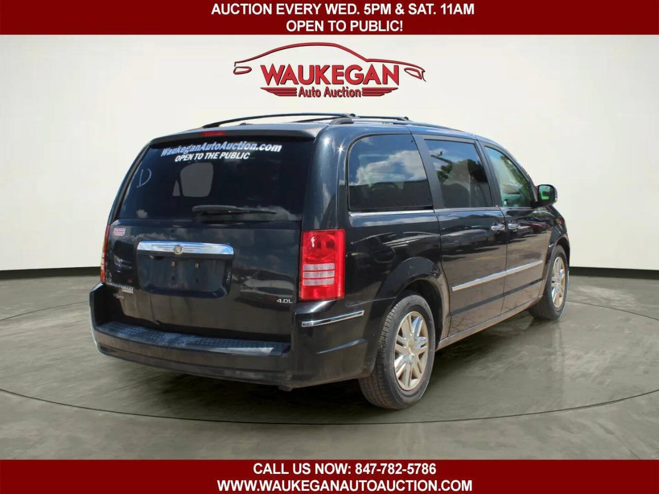 Used 2008 Chrysler Town & Country Limited w/ Entertainment Group #3 FWD image 3