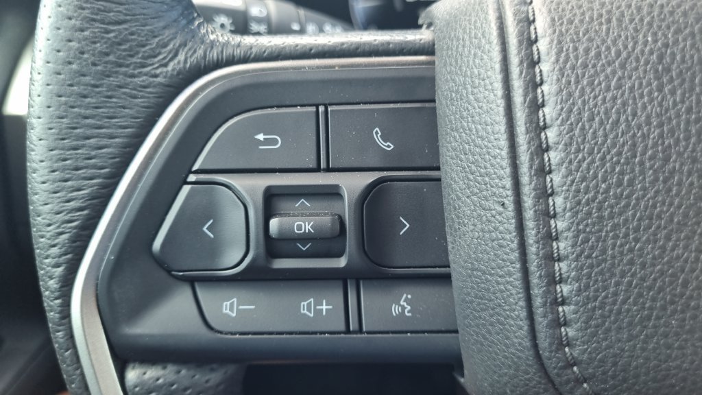 Used 2025 Toyota Tacoma TRD Off-Road AWD/4WD image 24