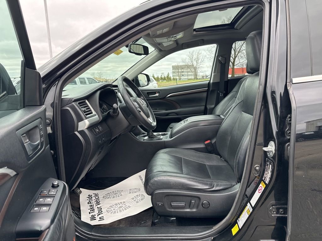Used 2015 Toyota Highlander Limited AWD/4WD image 33
