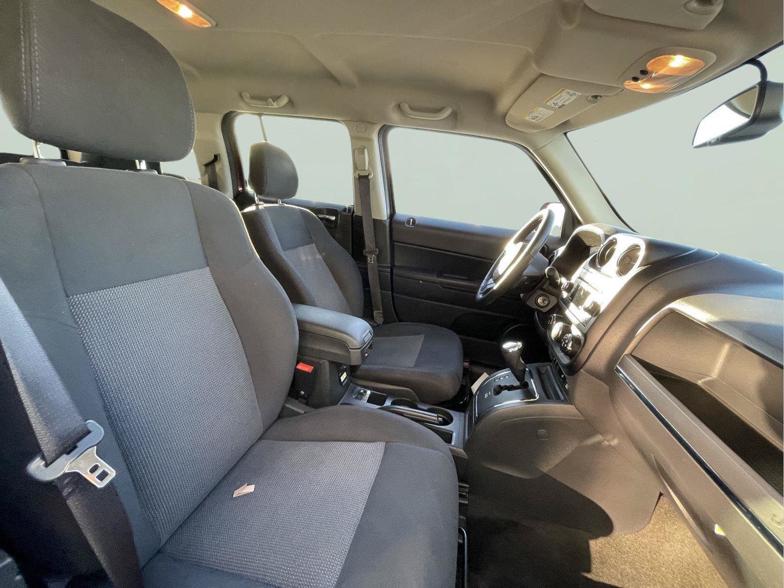 Used 2015 Jeep Patriot Latitude AWD/4WD image 22