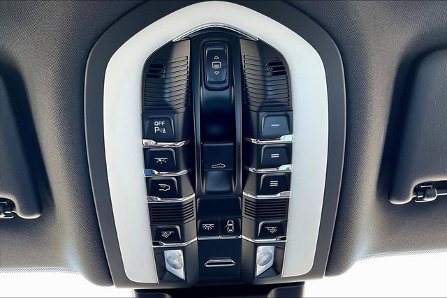 Used 2026 Porsche Macan AWD/4WD image 16