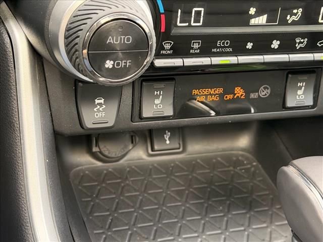 Used 2022 Toyota RAV4 XLE Premium AWD/4WD image 25