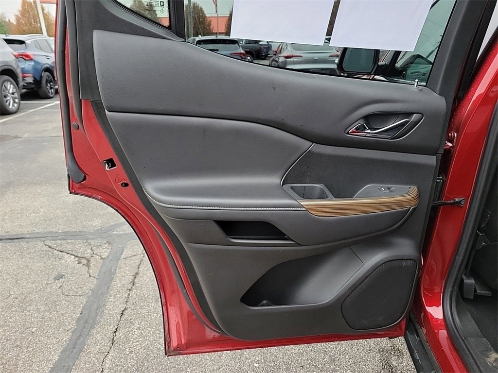 Used 2023 GMC Acadia SLE w/ Driver Convenience Package image 15