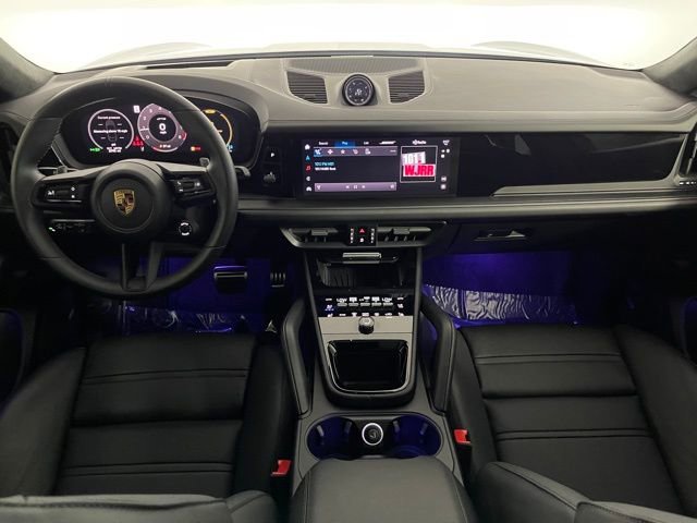 Used 2025 Porsche Cayenne GTS image 39