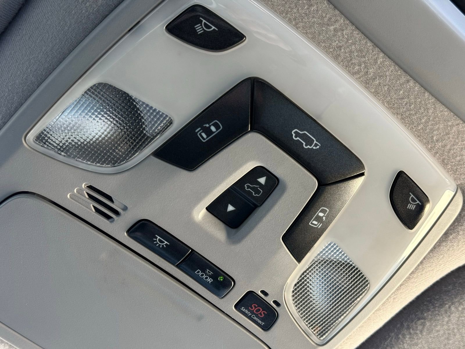 Used 2013 Toyota Sienna XLE w/ Premium Pkg image 54