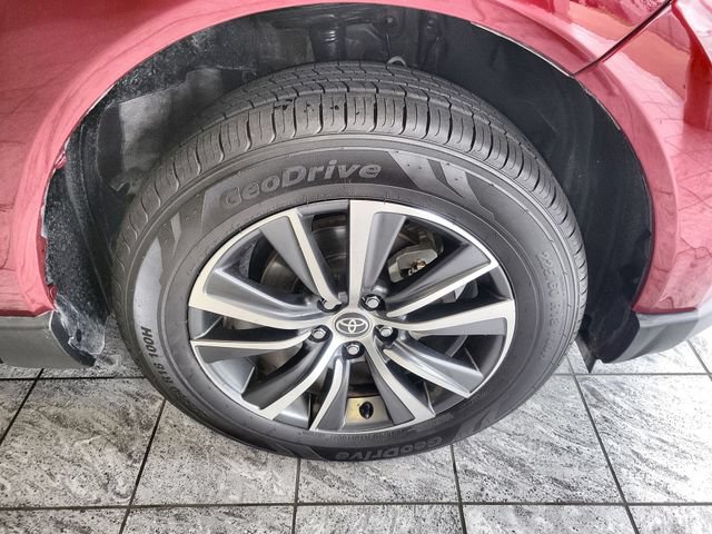 Used 2023 Toyota Venza LE AWD/4WD image 10
