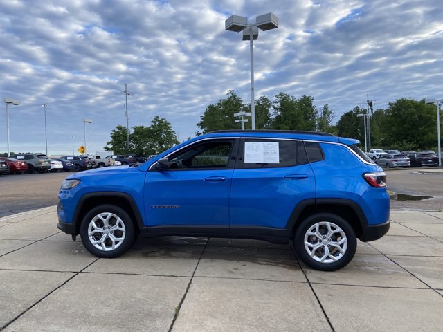 Used 2024 Jeep Compass Latitude AWD/4WD image 7