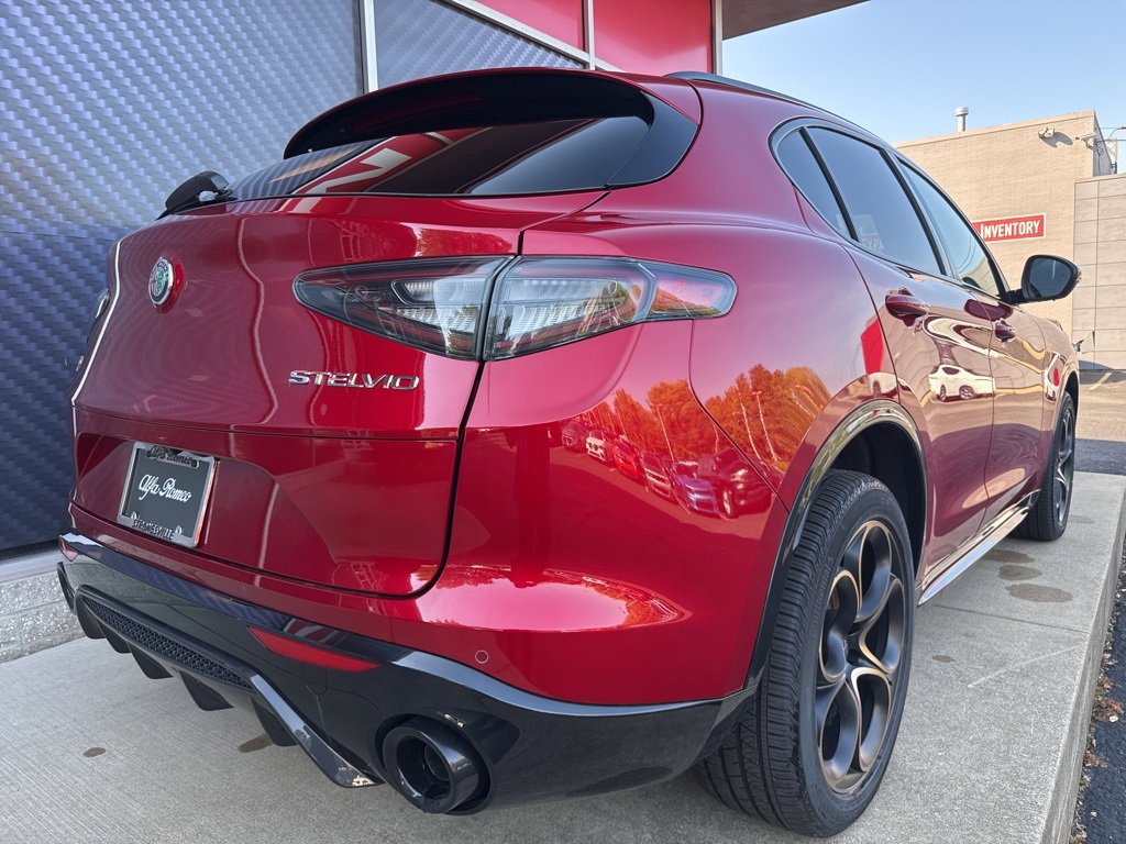 New 2025 Alfa Romeo Stelvio Sprint image 3