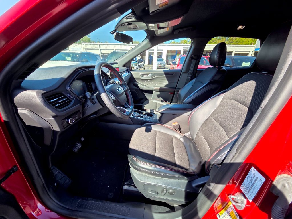 Used 2025 Ford Escape ST-Line Select AWD/4WD image 15
